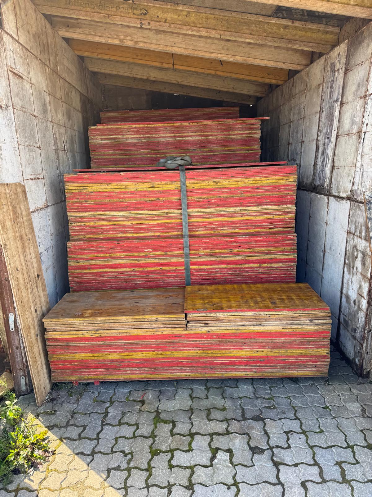 Finieris betonēšanai lietotas - jaunas 0,5 m x 2 m